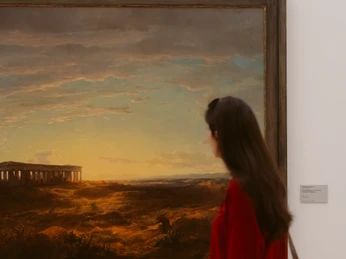 Museum der bildenden Künste - Museen in Leipzig Ausstellungsraum im Museum der bildenden Künste Leipzig mit einem Gemälde an der Wand und einer Besucherin davor, Galerie, Kultureinrichtung