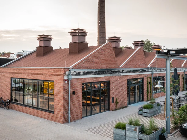 Kaffeehaus Außenansicht.png