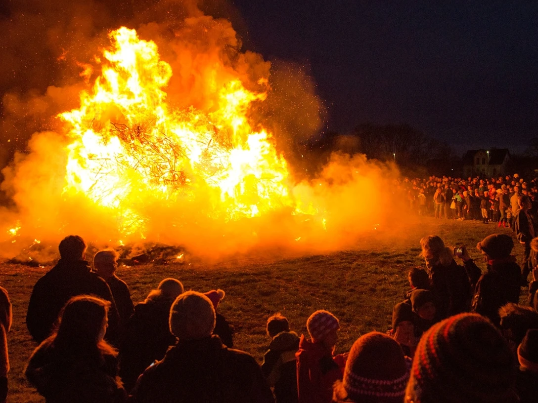 Osterfeuer Tossens Bild.jpeg