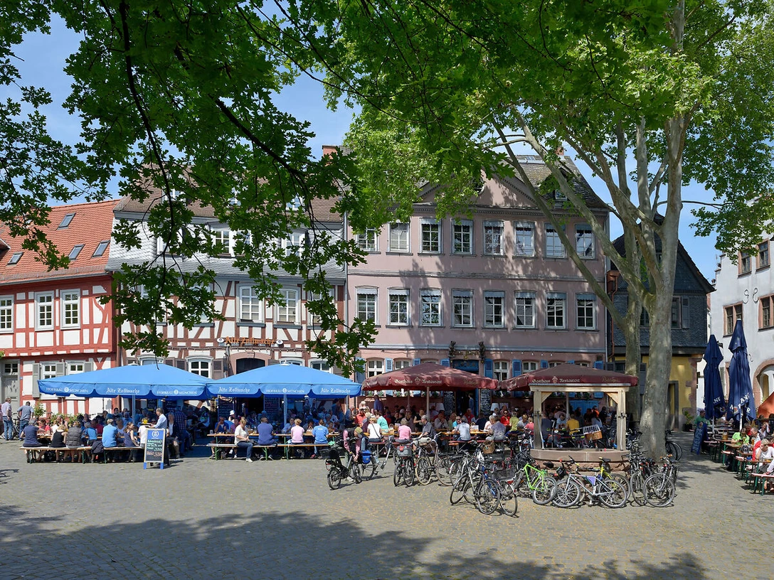 Schlossplatz Frankfurt Höchst