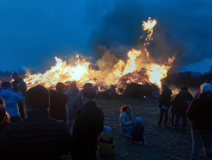 Osterfeuer Eckwarden 3.jpeg