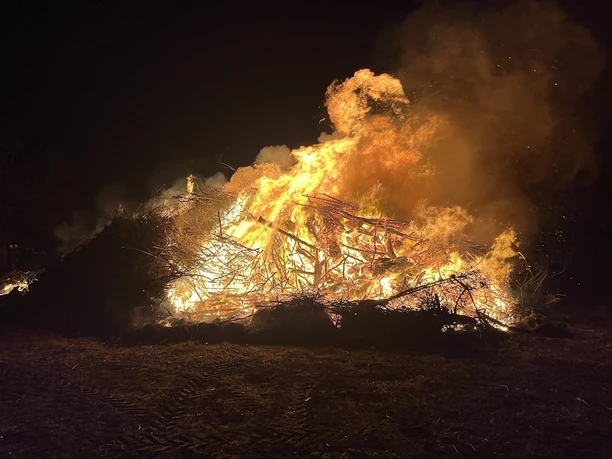 Osterfeuer Eckwarden Bild 5.jpeg