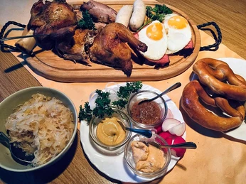 Zünftige Brotzeit (c) Schulze Klingeman.jpg