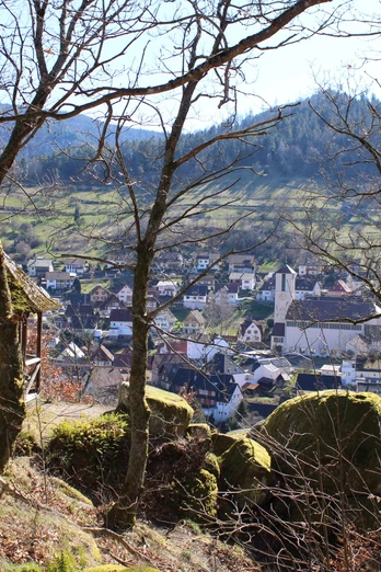 Eulenfelsenpavillon mit Blick auf Gausbach