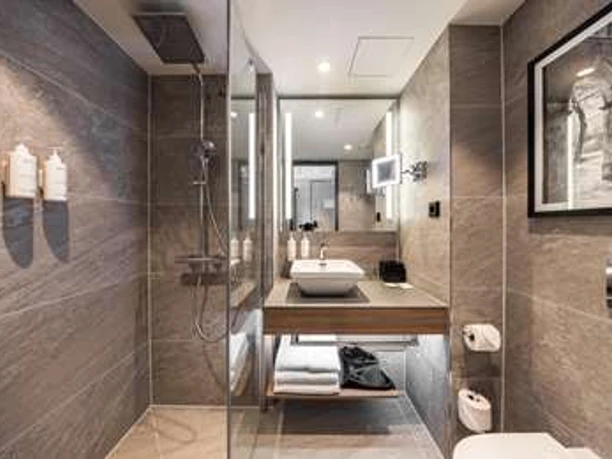 Bathroom of the hotel room at the conference hotelmRadisson Blu Hotel | Leipzig Convention Bureau Bathroom at the hotel room at the conference hotel Radisson Blu Hotel Leipzig - presented by Leipzig Convention Bureau