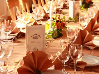 Grosser-Raum-Tafel (c) Bauerncafe Sprengel.jpg