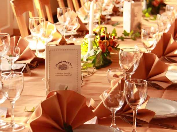 Grosser-Raum-Tafel (c) Bauerncafe Sprengel.jpg