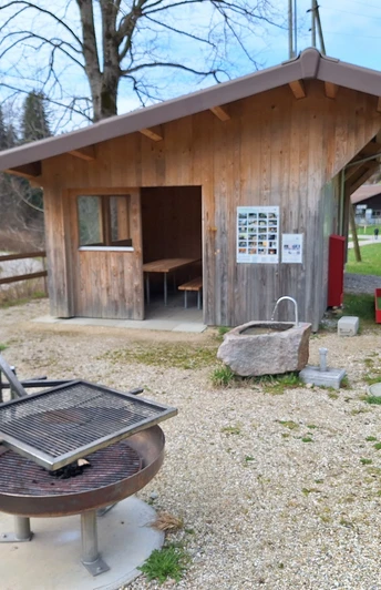 Grillplatz mit Unterstand beim Bauernhof von Beat Huber