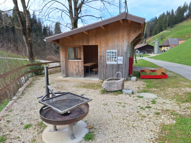 Grillplatz mit Unterstand beim Bauernhof von Beat Huber