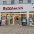 Rossmann Drogerie-Markt - Porschestraße 48 - 38440 Wolfsburg.jpg Außenansicht der ROSSMANN Drogerie-Markt Filiale in der Porschestraße 48