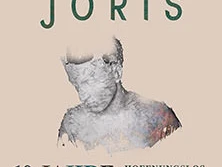 Joris feiert 10 Jahre Musik mit dem Album "Hoffnungslos hoffnungsvoll", Graubild einer Person.