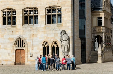 Halberstadt für Einsteiger - Stadtführung vor dem Roland Halberstadt für Einsteiger - Stadtführung vor dem Roland