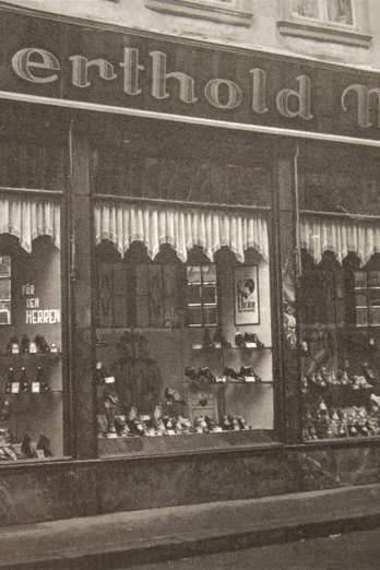 52 - 1928 - 52.02 Schuhhaus Berthold Moses_c_Archiv Adalbert Kursatzky.JPG