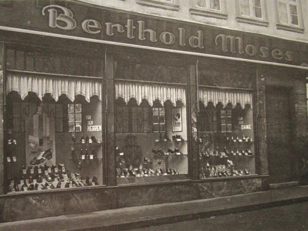 52 - 1928 - 52.02 Schuhhaus Berthold Moses_c_Archiv Adalbert Kursatzky.JPG