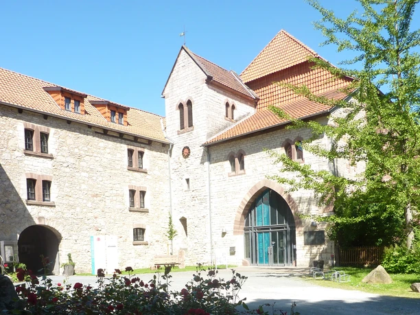 Eingang_ (c) Café Klosterhof Brunshausen.jpg