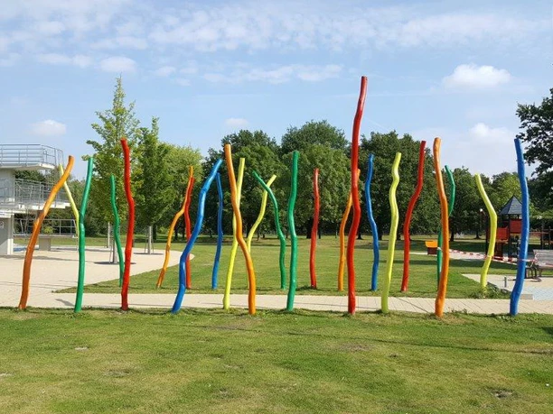 Raffteich-Stangenwald.jpg Barskov til børnenes legeområde