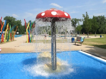 Raffteich Kinderspielbereich Kinderspielberich im RaffteichbadChildren's play area in the RaffteichbadLegeplads til børn i RaffteichbadKinderspeelruimte in het Raffteichbad