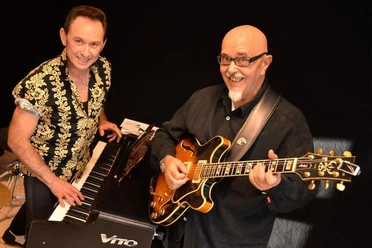 Vito&Toscho Vito und Toscho am Klavier und Gitarre