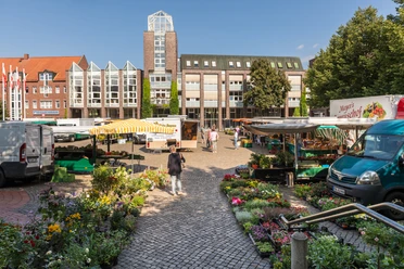 Wochenmarkt vor dem Rathaus Wochenmarkt vor dem Rathaus