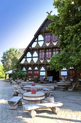 Trachtenhaus Gifhorn.jpg
