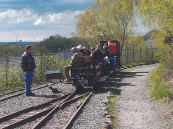06.04.2025 öfftl. Piesbergführung Süd mit Feldbahnrückfahrt vom Bhf. Südstieg_Bildrecht Stadt-Land Führungen.jpg