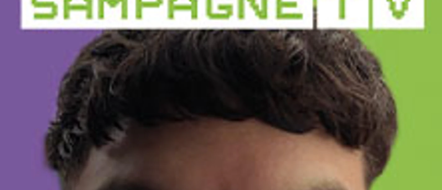 Nahaufnahme eines Gesichts mit dunkler Brille, darüber der Schriftzug "Sampagne TV" auf zweifarbigem Hintergrund.