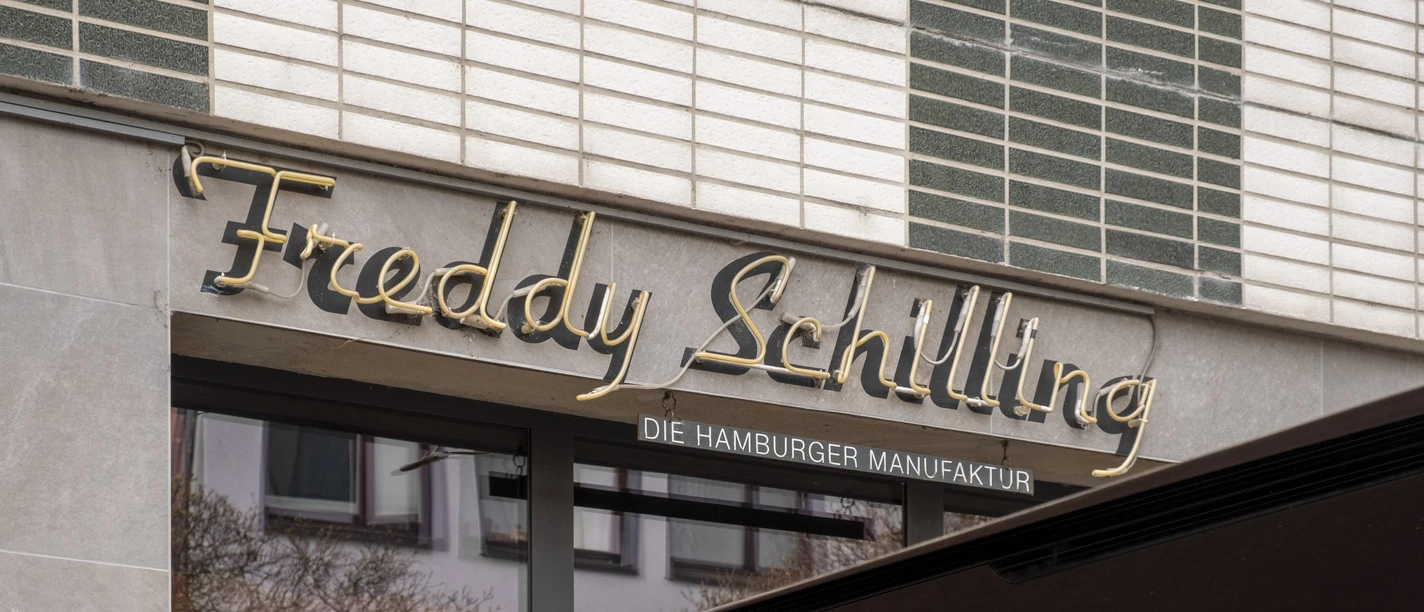 Freddy Schilling Außenansicht auf das Restaurant Feddy Schilling mit Logo