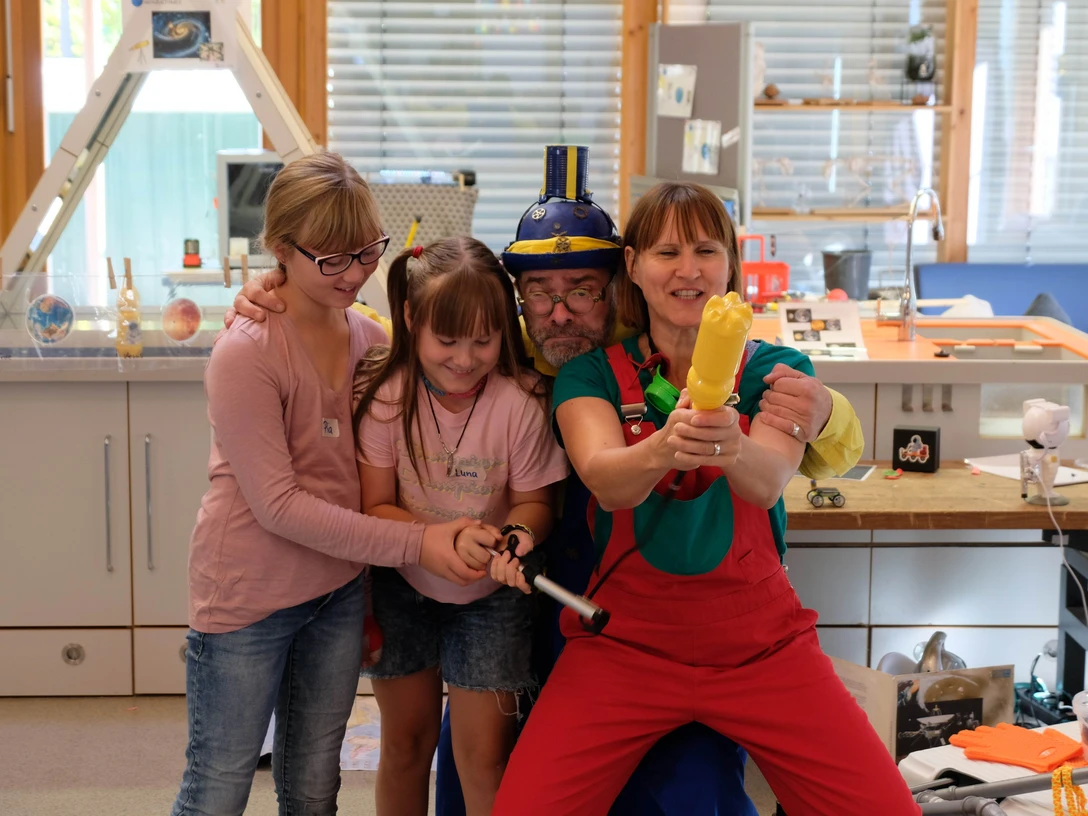 Kinderuni Juist Tüfteltheater.JPG Kinderuni Juist Tüfteltheater