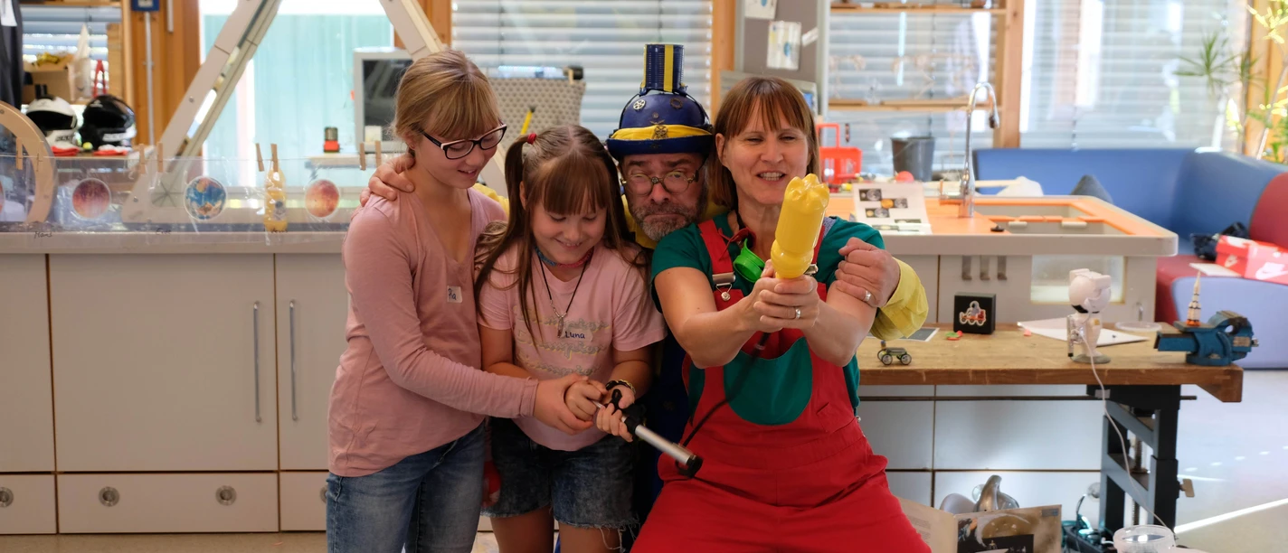 Kinderuni Juist Tüfteltheater.JPG Kinderuni Juist Tüfteltheater