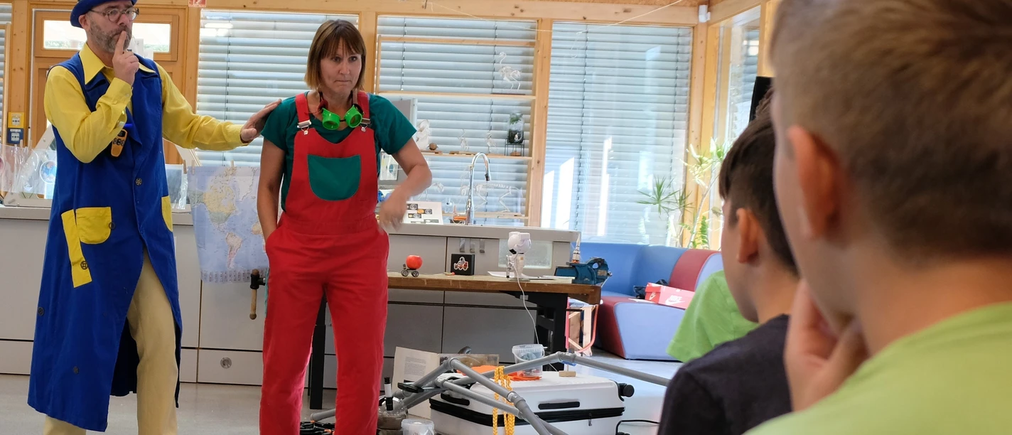 Kinderuni Juist Tüfteltheater.JPG Kinderuni Juist Tüfteltheater