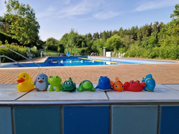 Badespielzeug im Freibad Marienhagen