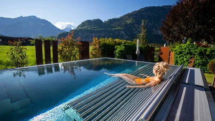 salzano-pool-wellness-sommer-aussicht-eiger.jpg