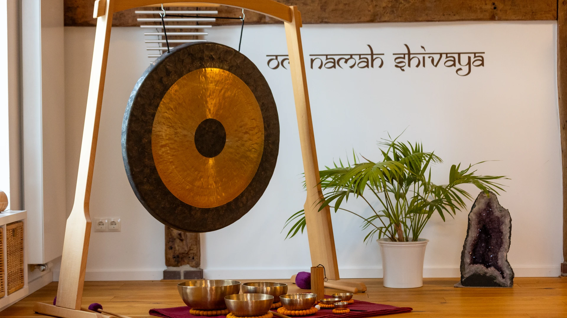 Auszeit und tiefe Entspannung mit Klang Gong und Klangschalen