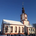 Kirche Machern zu sehen ist die Außenansicht der Kirche Machern, die mit Schnee bedeckt ist.