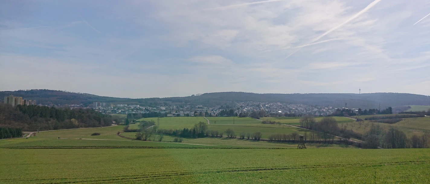 Taunusstein inmitten grüner Landschaft