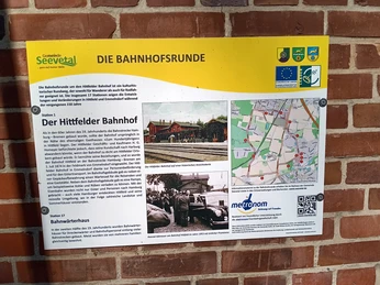 Schild der Hittfelder Bahnhofsrunde Schild der Hittfelder Bahnhofsrunde