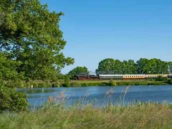 Eisenbahnmuseum Leipzig - Eisenbahnromantik in der Region Leipzig Thematische Fahrten mit der Dampfbahnlok des Eisenbahnmuseums Leipzig führen durch die Region