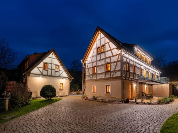 Hausansicht am Abend