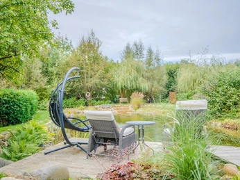 Großer Naturgarten zur Entspannung und Erholung