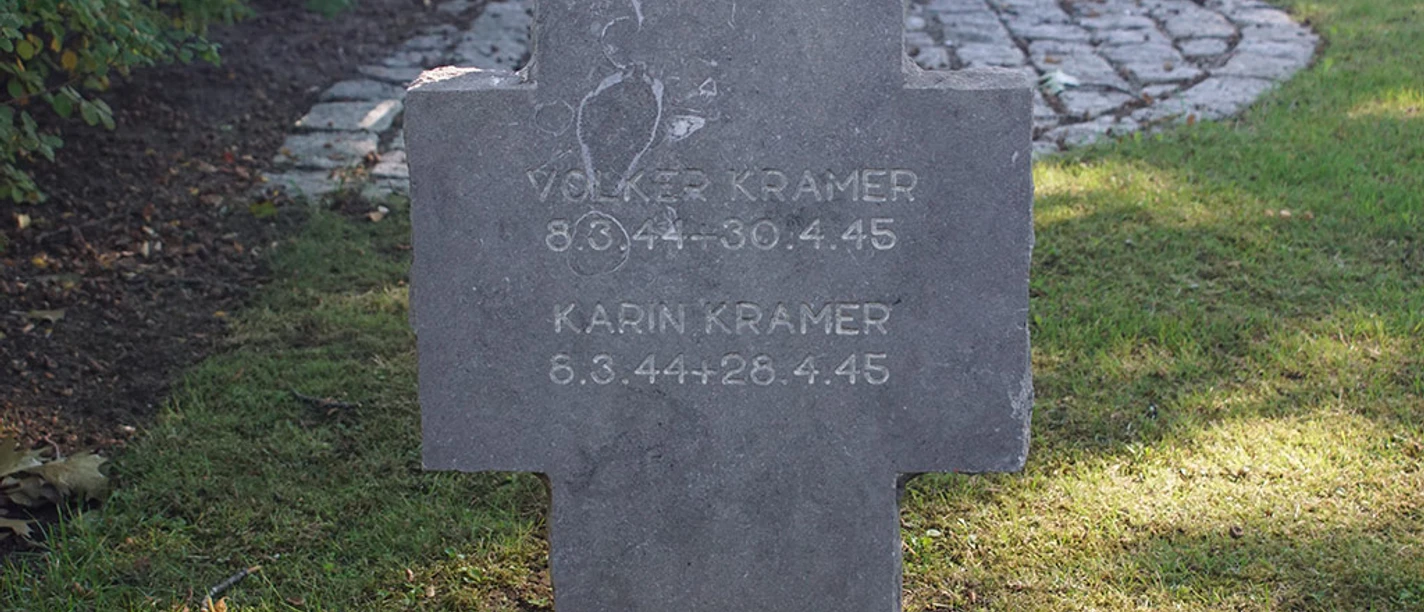 Gravsten-på-Østre-Kirkegård-over-tvillinger