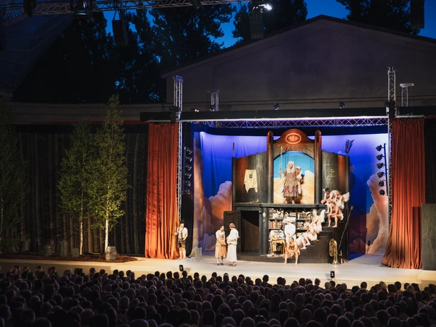 Brandner Kaspar 22 Ensemble (c) Sebastian Schulte.jpg