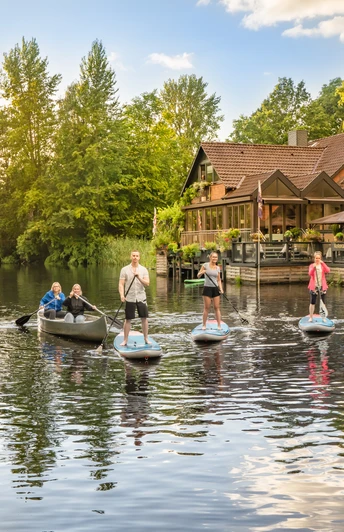 Paddeltrails9.JPG Die Paddeltrails führen einmal um die Stader AltstadtThe paddle trails lead around the old town of StadePadlestierne fører rundt om den gamle bydel i StadeDe peddelroutes leiden rond het oude stadscentrum van Stade