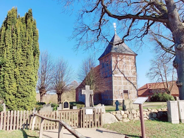 Historische Sint-Joriskerk in Wichmannsburg
