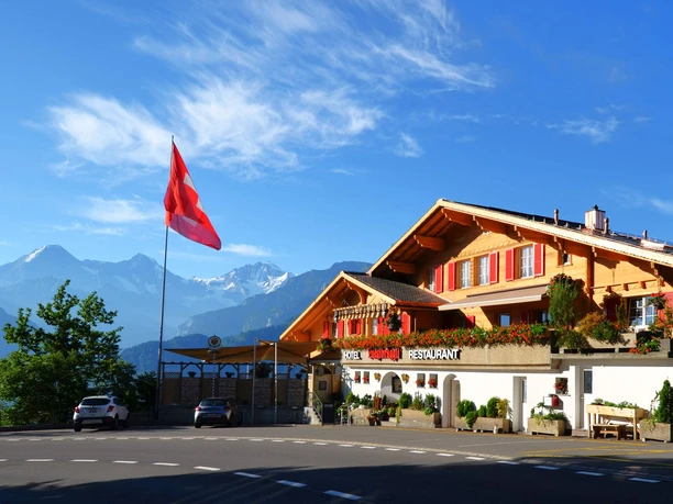 restaurant-luegibrueggli-sonne-sommer-schweizerfahne.jpg
