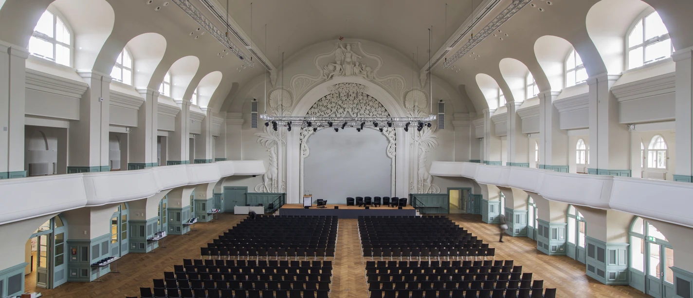 Großer Saal meeting room at the event venue KONGRESSHALLE am Zoo Leipzig | Leipzig Convention Bureau Großer Saal meeting room with theatre style seating at the event venue KONGRESSHALLE am Zoo Leipzig – presented by Leipzig Convention Bureau
