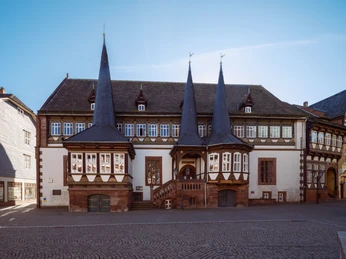 Altes Rathaus in Einbeck Außenansicht Altes Rathaus mit Fachwerk in EinbeckOld half-timbered town hall in EinbeckGammelt rådhus i bindingsværk i EinbeckOud vakwerkstadhuis in Einbeck