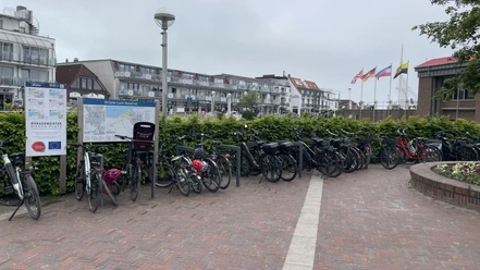 Fahrradstellplatz Bürgermeister-Rieken-Platz Bensersiel.JPG