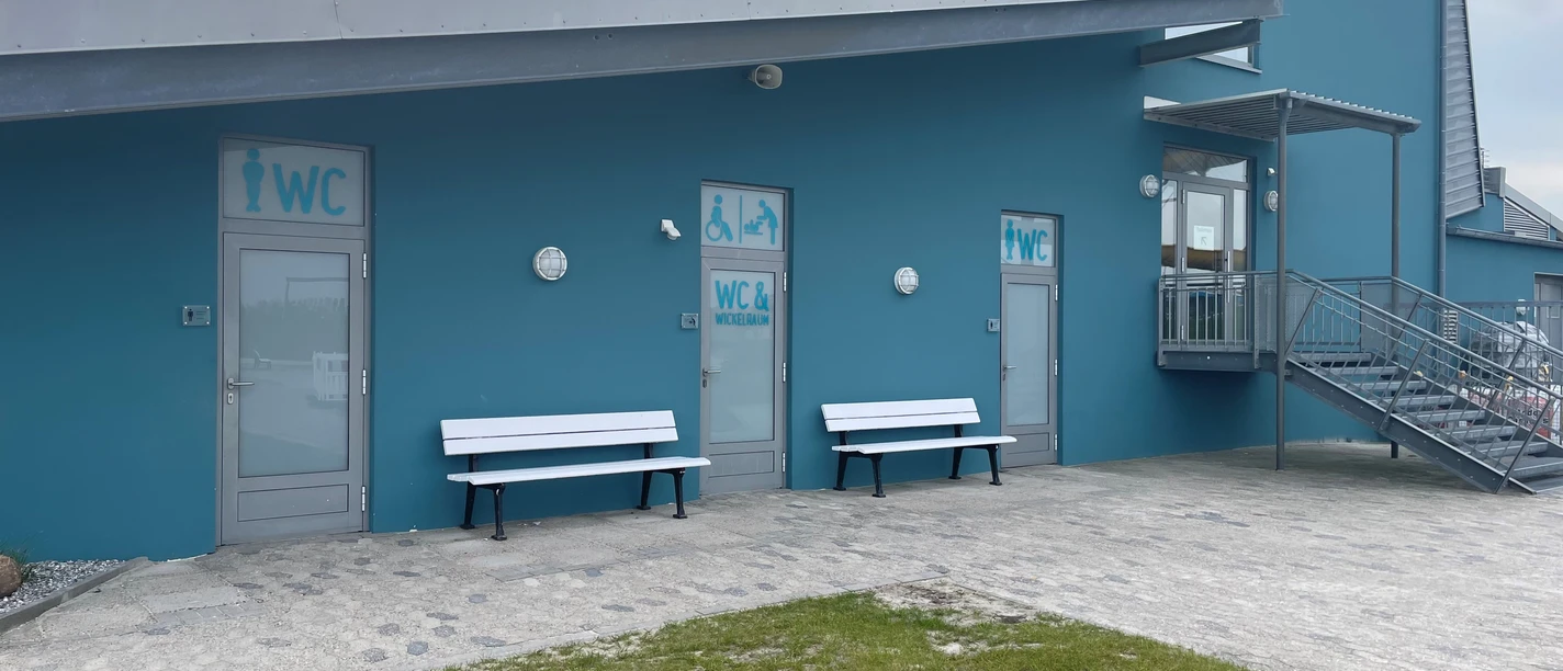 öffetnliche Toiletten Strand Bensersiel.jpg