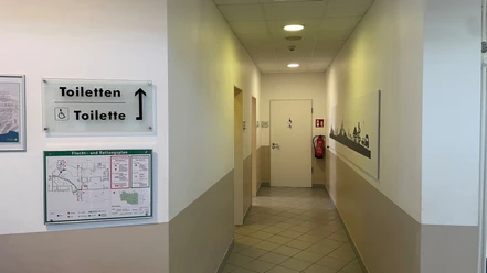 öffentliche Toiletten Strandportal Bensersiel.jpg