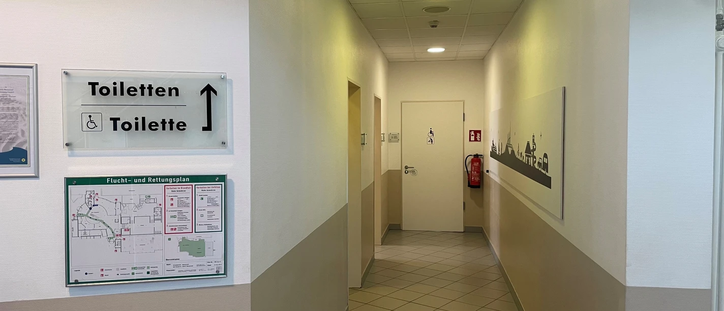 öffentliche Toiletten Strandportal Bensersiel.jpg